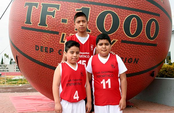  Inauguran cancha de futbol y polideportivo en San Agustín