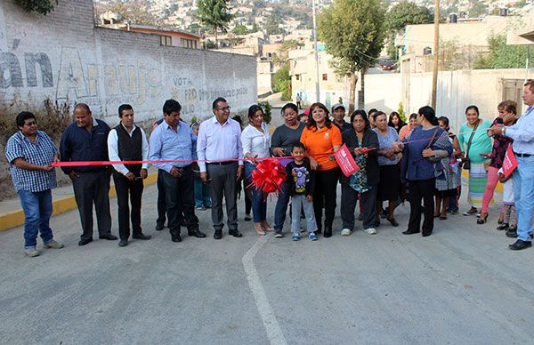 Inauguran calles pavimentadas de la colonia Plutarco Elías Calles