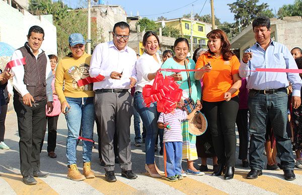 Inauguran calles pavimentadas de la colonia Plutarco Elías Calles