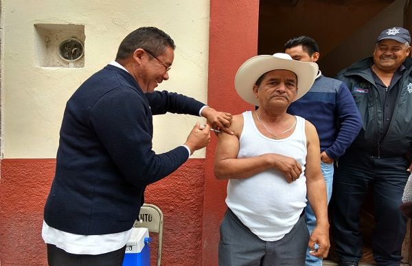  Emprenden en Armadillo de los Infante campaña de vacunación contra la influenza estacional