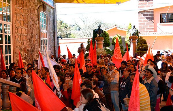 Protestan por nula obra social en el primer informe de Alma Delia Pallares