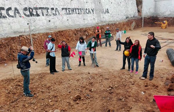 Colocan primera piedra para la construcción de la secundaria Wenceslao Victoria