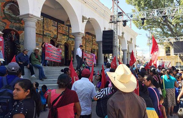 Exigen al munícipe de Tlapa seriedad en compromisos