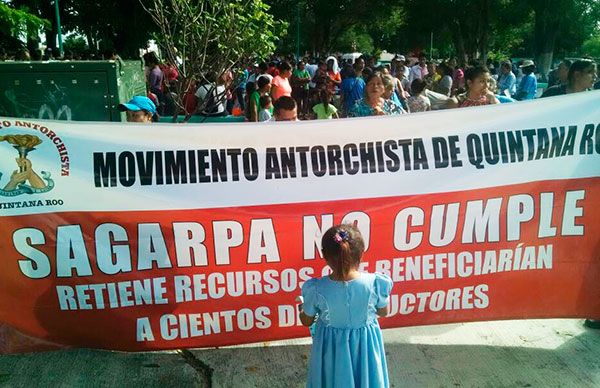  Campesinos marchan ante la retención de recursos federales