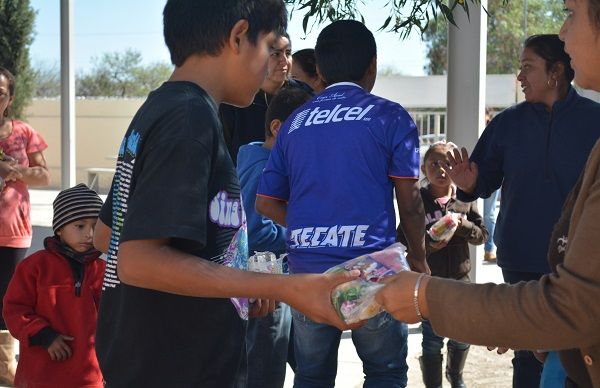 Soledenses realizan festejo con motivo de las fiestas de fin de año.