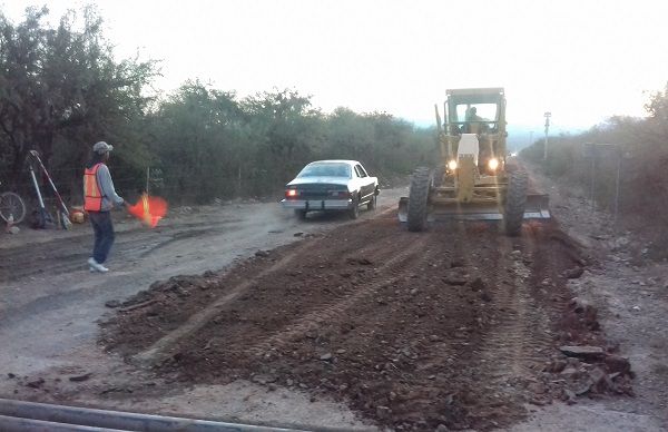 Ayuntamiento reconstruye camino en la comunidad de La Concordia