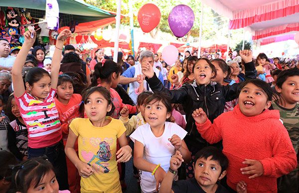  Reyes Magos dan alegría a niños chimalhuacanos