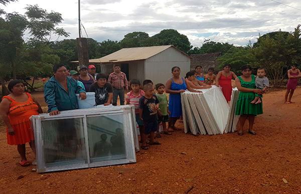 Antorcha lleva acciones para vivienda a indígenas popolucas