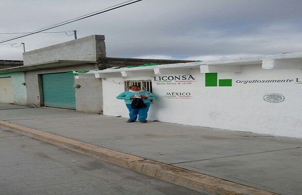 Antorcha invita a familias vulnerables de Salinas al programa de leche Liconsa.