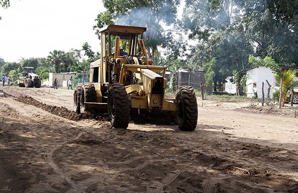 Inician trabajos de pavimentación en La Antorcha 