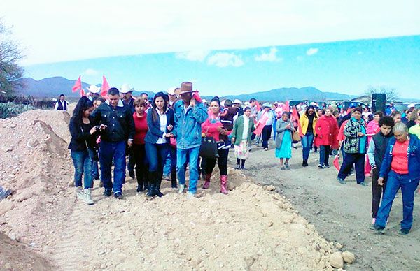 Banderazo de inicio de carretera en Galeana