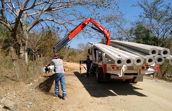  Reciben material para ampliación de energía eléctrica en Paso Ancho