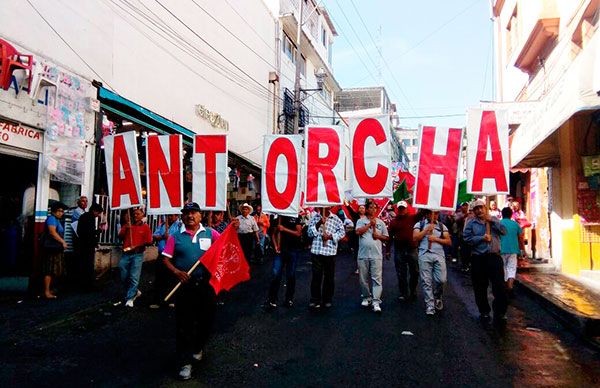 Marchan contra desatención de Graco Ramírez 