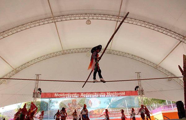   Dan mención honorifica a danzantes de Chilapa