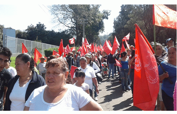 Amanecen sitiados grupos antorchistas en Ario