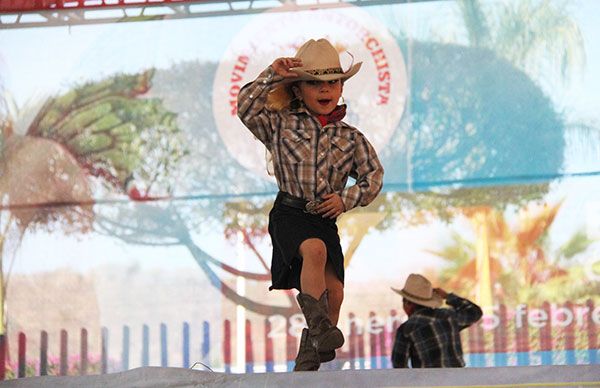  Alcanzan niños poblanos presea de plata en baile