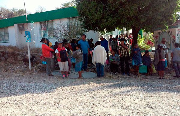 Entregan campesinos documentos en el Cader de Chilapa