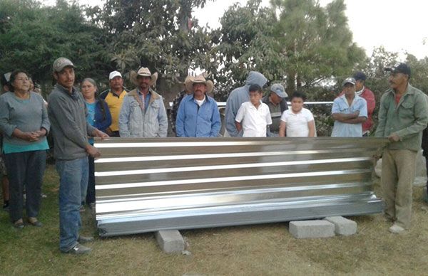 Campesinos de Charo y Morelia obtienen láminas