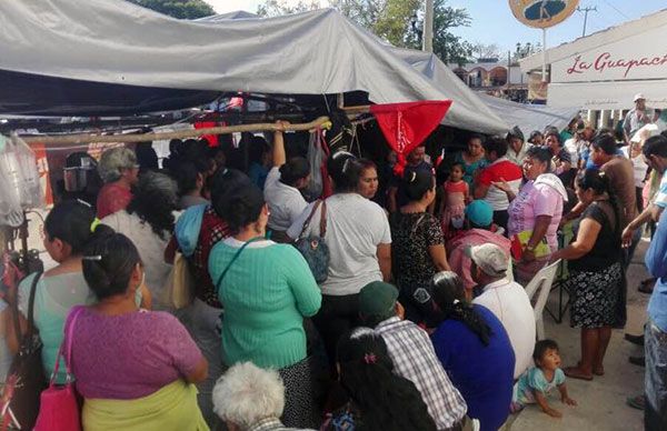 Cumplen 20 días de plantón en el destino turístico de Bacalar 