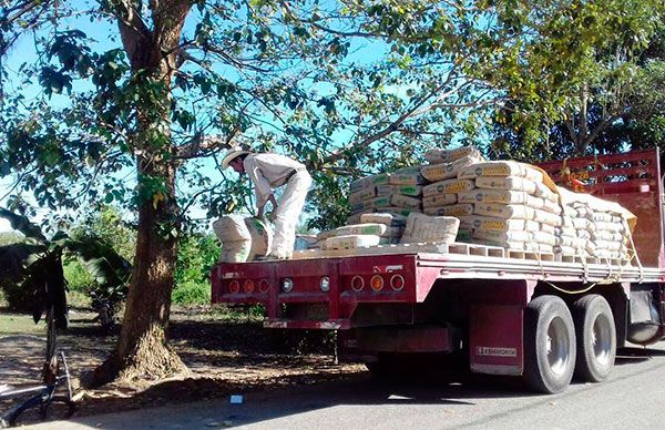  Entregan material para vivienda a familias de la Chontalpa