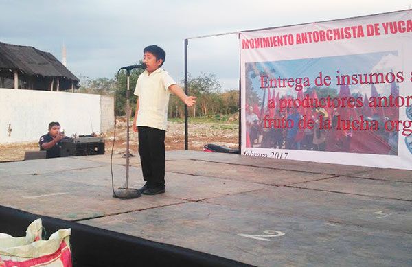 Festejan entrega de insumos agrícolas