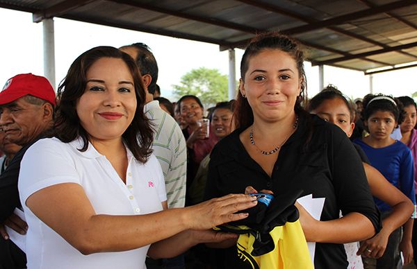 Antorcha entrega apoyos a deportistas de Córdoba