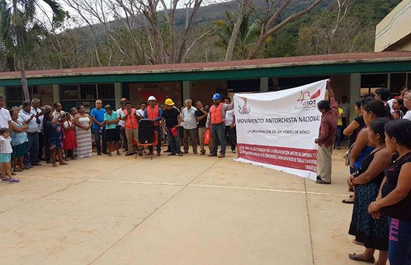 Arranca construcción de cancha y techado de secundaria 