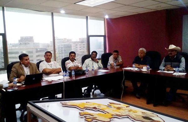  Atiende Seder a productores de Tomatlán