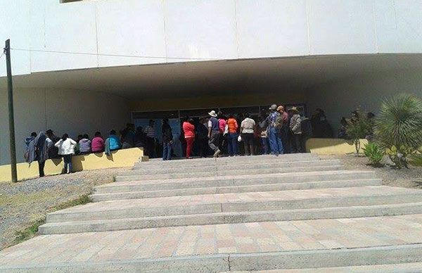  Entregan pliego petitorio al Ayuntamiento de Dolores Hidalgo 