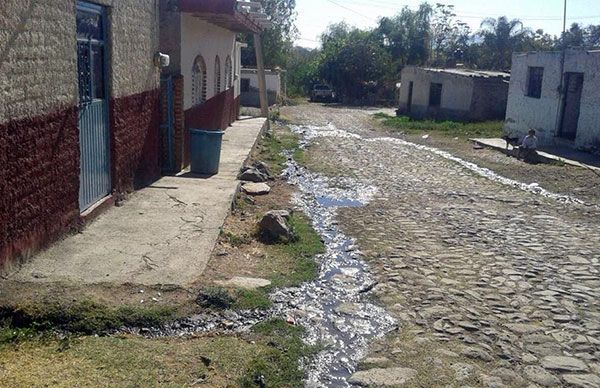 Grave problema de aguas negras en comunidad de Poncitlán