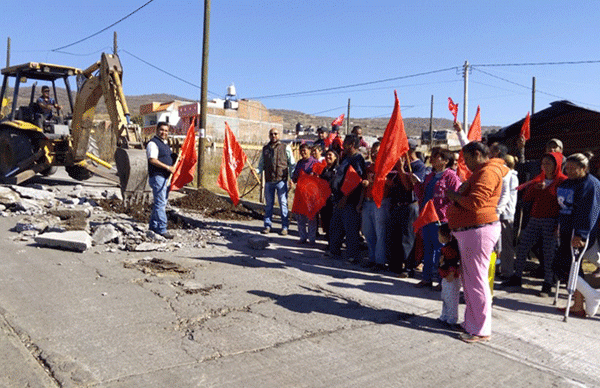 Rehabilitan colector de drenaje en Itzícuaro