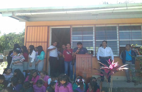 Antorcha impulsa la educación en Tantoyuca