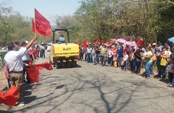 15 mdp  para rehabilitación y reconstrucción de carretera en Pihuamo