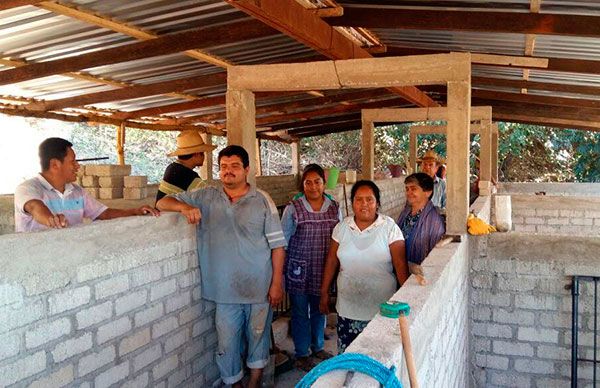 Logran proyectos productivos para familias de Nanzintla