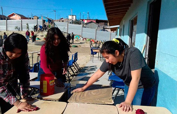 Vecinos dan mantenimiento a escuela secundaria  