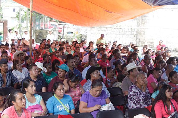 Orona Urías imparte conferencia en el municipio de Metztitlán