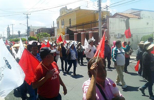    Plantón en Sagarpa por incumplimiento de apoyos 