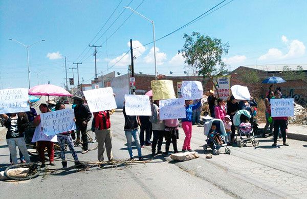 ¡Alto a la ineptitud!, exigen colonos de  la Luis Córdova Reyes