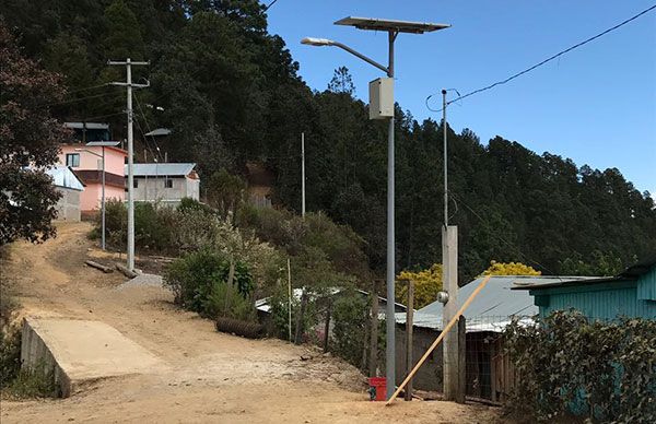 Antorcha ilumina a familias de la ranchería el Jefe