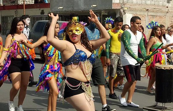 Realizan gran carnaval alumnos de escuelas antorchistas