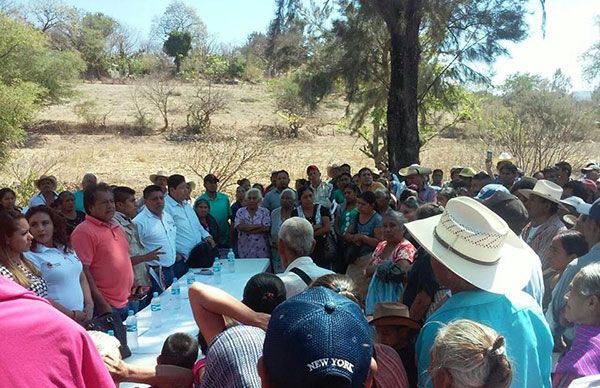   Campesinos reciben apoyos del seguro catastrófico