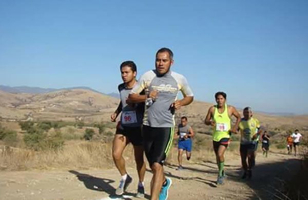 Promueven el deporte con carrera atlética en Santa María Atzompa 