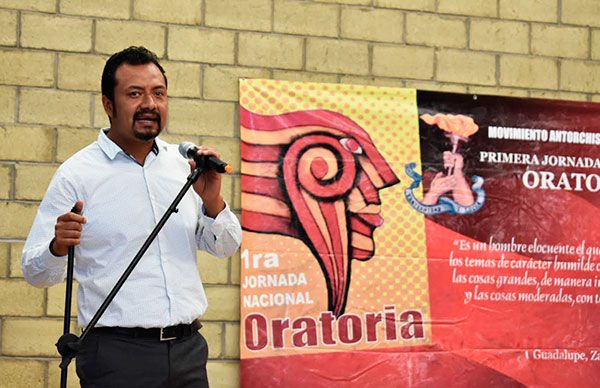 Participaron más de 50 en estatal de Oratoria 