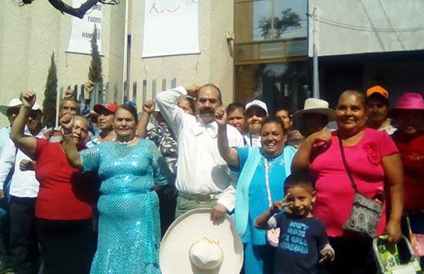 Dueto Zaragoza ameniza protesta ante la Sedatu Jalisco