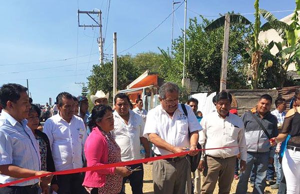 Inauguran dos obras en la colonia Alma Mixteca