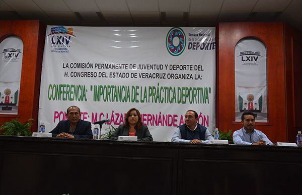 Escuelas antorchistas asisten a conferencia sobre el deporte