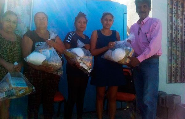  Colonos del Carmen reciben despensas tras gestión antorchista