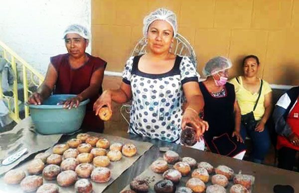 Emprenden antorchistas cursos de panadería