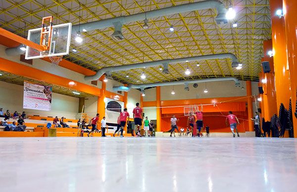 Jugadores de voleibol se preparan para el XII Torneo Nacional organizado por Antorcha