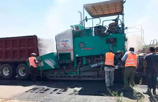 Otro camino pavimentado en Armadillo de los Infante